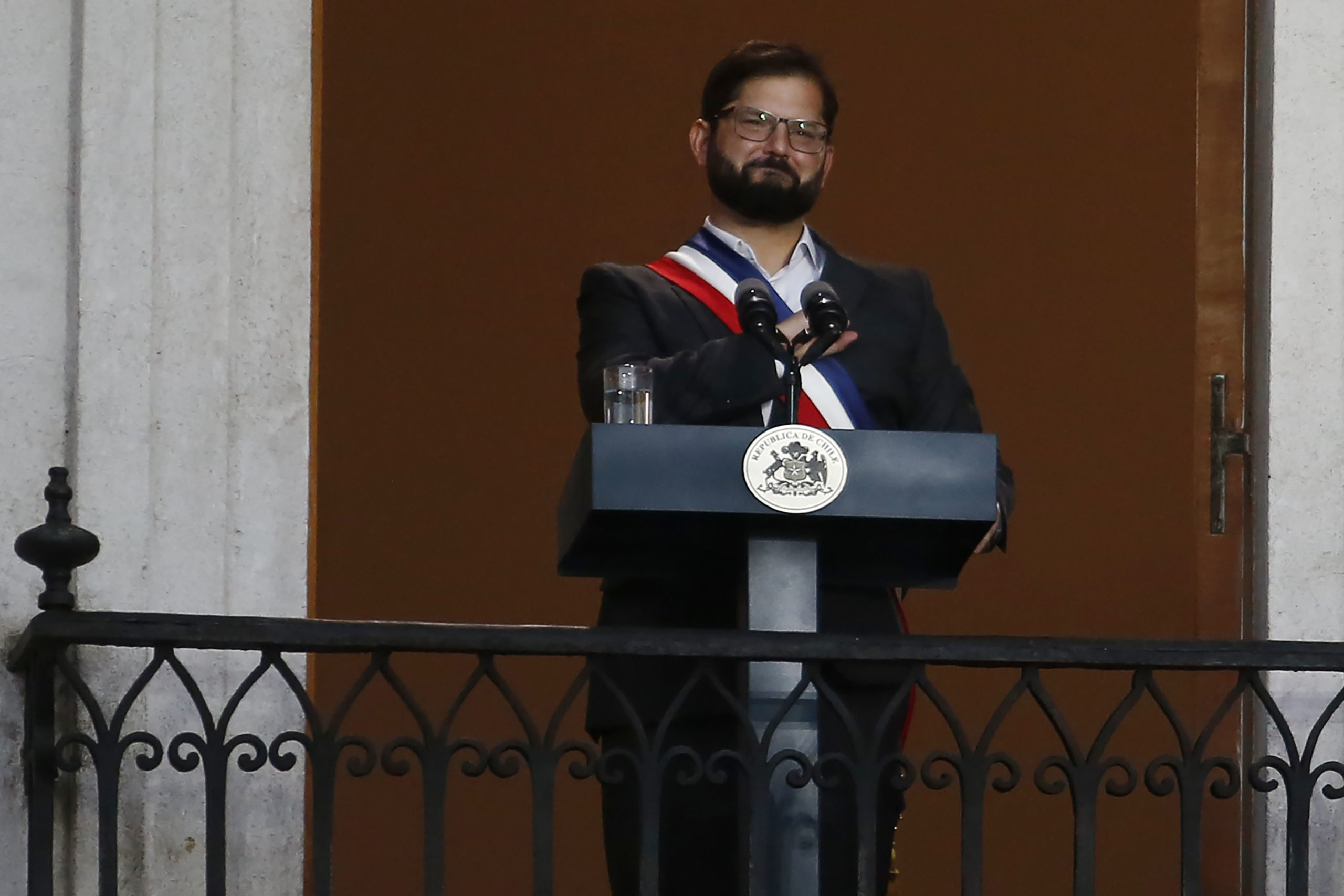 Boric Dirige Su Primer Discurso Como Presidente Desde El Balcón De La ...