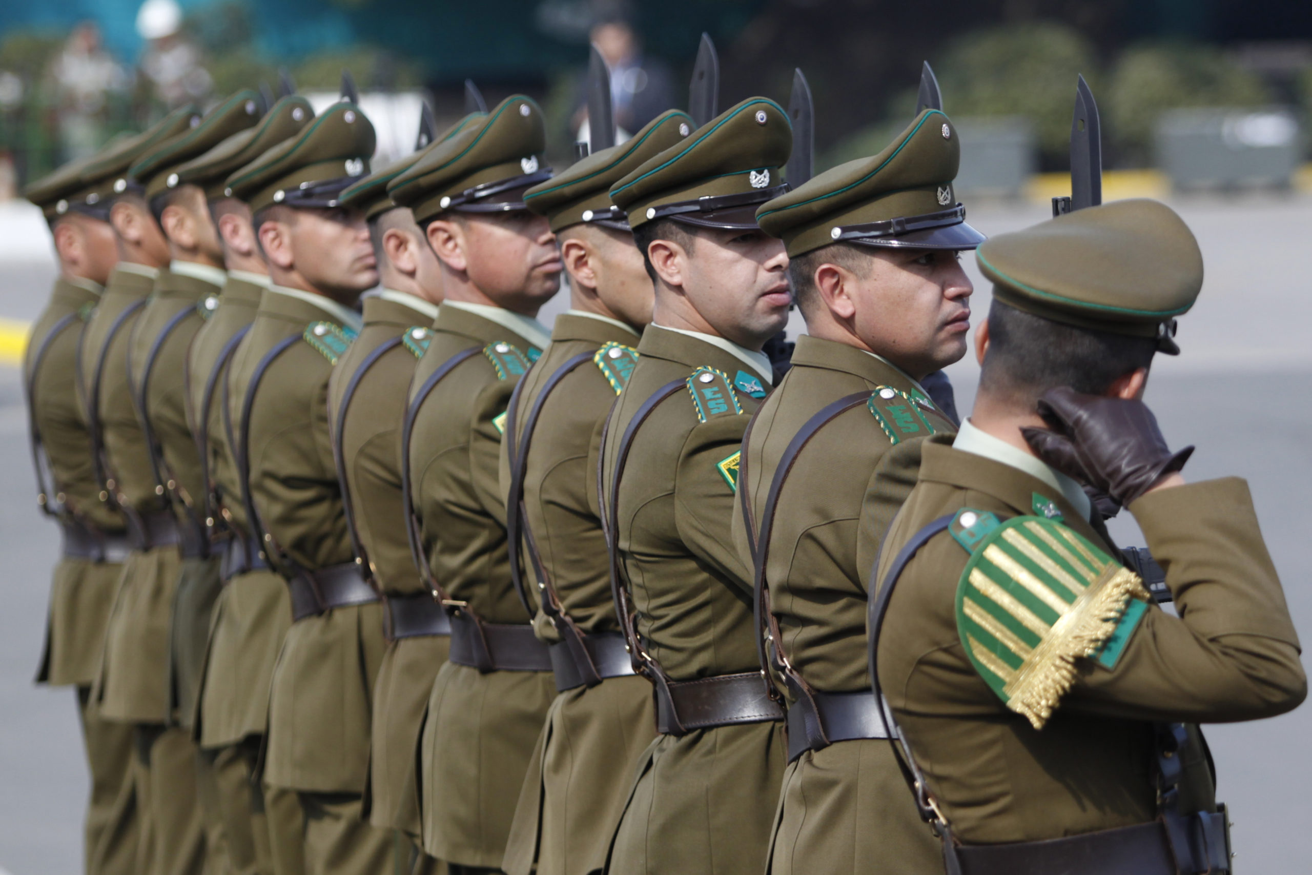 Oposición Criticó Ausencia Del Día Del Carabinero En Calendario Escolar