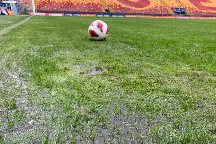 A Raíz De Las Lluvias: Suspenden El Partido Entre Universidad Católica ...